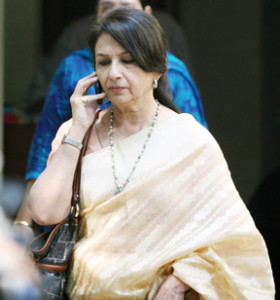 Sharmila decides to stay away from home, mother]