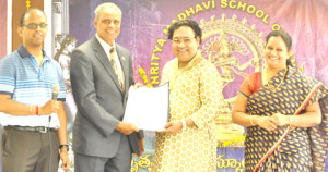 Upendra Chivukula presenting the NJ Assembly proclamation to Tiruvarur Vaidyanathan while Dance guru Divya Yeluri, founder director of Nrithya Madhavi School of Dance, NJ and Venu Yelur, look on