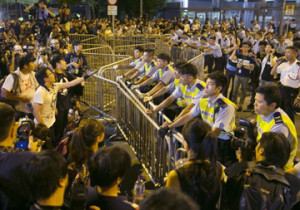 HK protesters agree to talks; leader refuses to quit