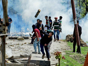 Clashes in Srinagar after march scuttled