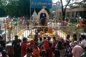 Shani Shingnapur temple lifts curb on women