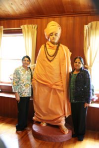 Swami Vivekanand statue inside the Museum