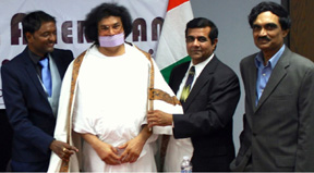 Acharya Lokesh Muni being welcomed by IABC office bearers