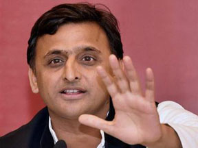 akhilesh-briefs-governor-on-political-situation-in-up