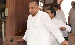 hectic-efforts-on-to-avoid-split-in-sp-mulayam-calls-meet