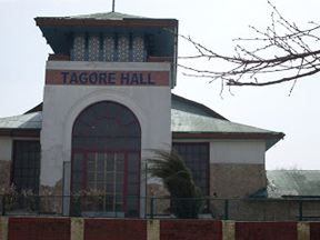 officials-of-kashmirs-tagore-hall-receive-threat-calls