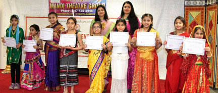Consul General of India, Chicago, Neeta Bhushan and Mandi Theater's Alka Sharma with participants