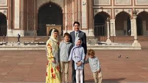 Canadian PM visits Jama Masjid with family