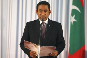 Maldives court suspends rebel MPs ahead of key vote