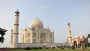 GMR may adopt Taj Mahal ITC for Red Fort