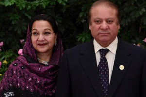 Pakistans ousted Prime Minister Nawaz Sharifs and wife Kulsoom Nawaz