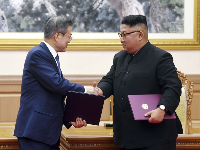 Kim Moon head to North Koreas sacred volcano on final day