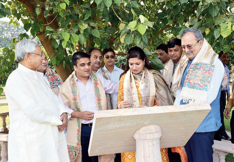 Gujarat govt invites Nitish to Sardar Patel statue launch