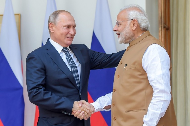 Modi invites Russia to set up defense industrial park in India