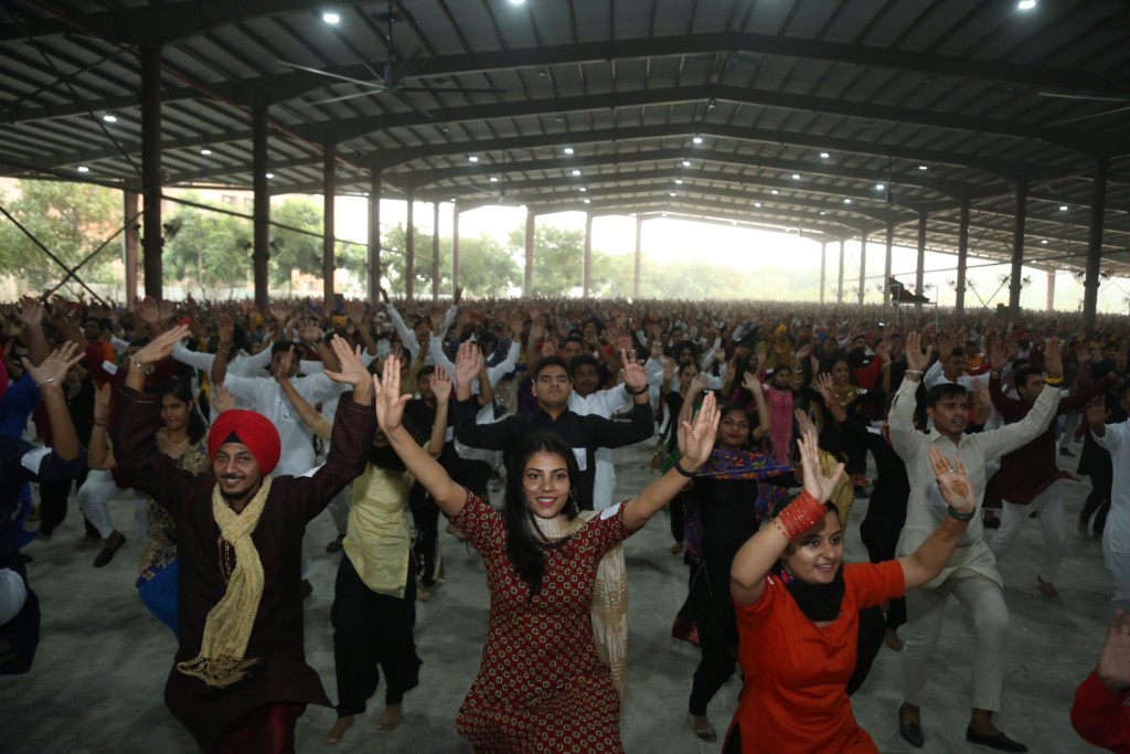 Guinness Record Set For The Largest 'Bhangra' Dance | India Post News Paper