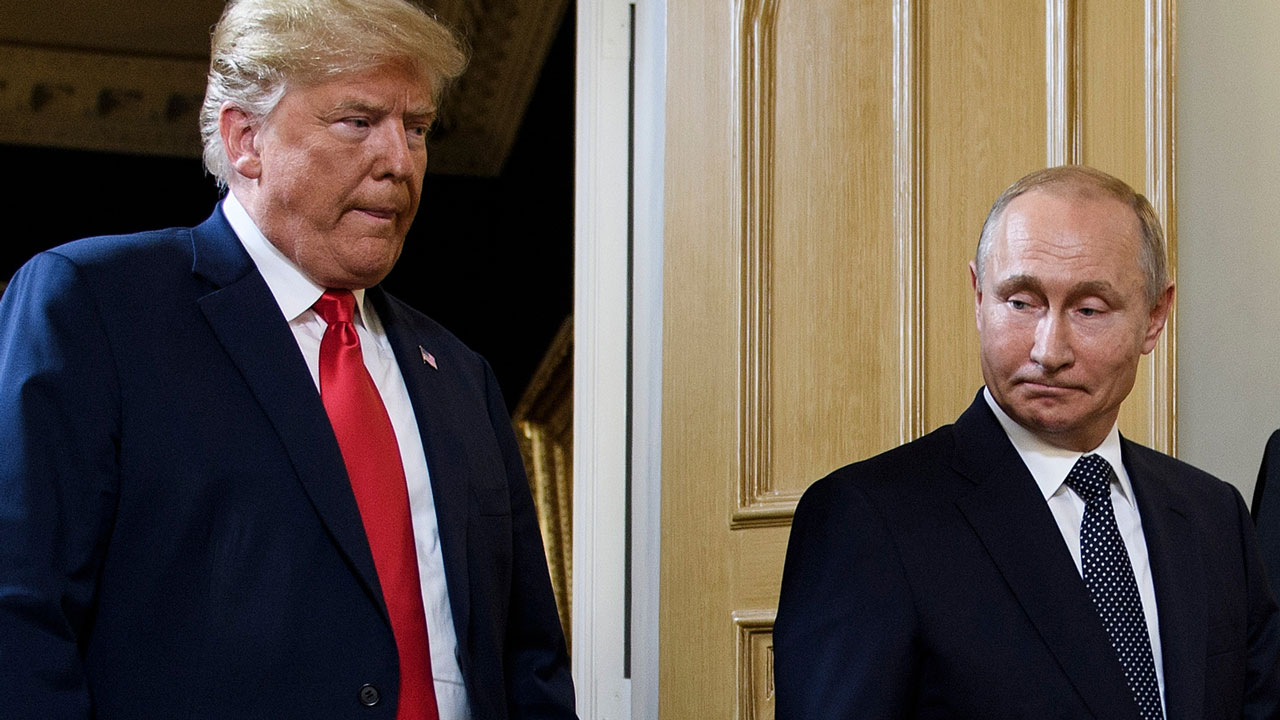 US President Donald Trump (L) and Russian President Vladimir Putin