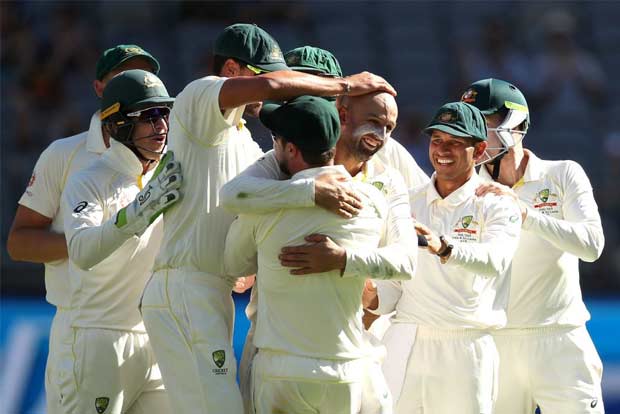 Australia on course for series levelling win after Indian batsmen stutter