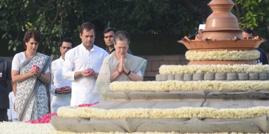 Sonia Rahul pay homage to Nehru on his 55th death anniversary
