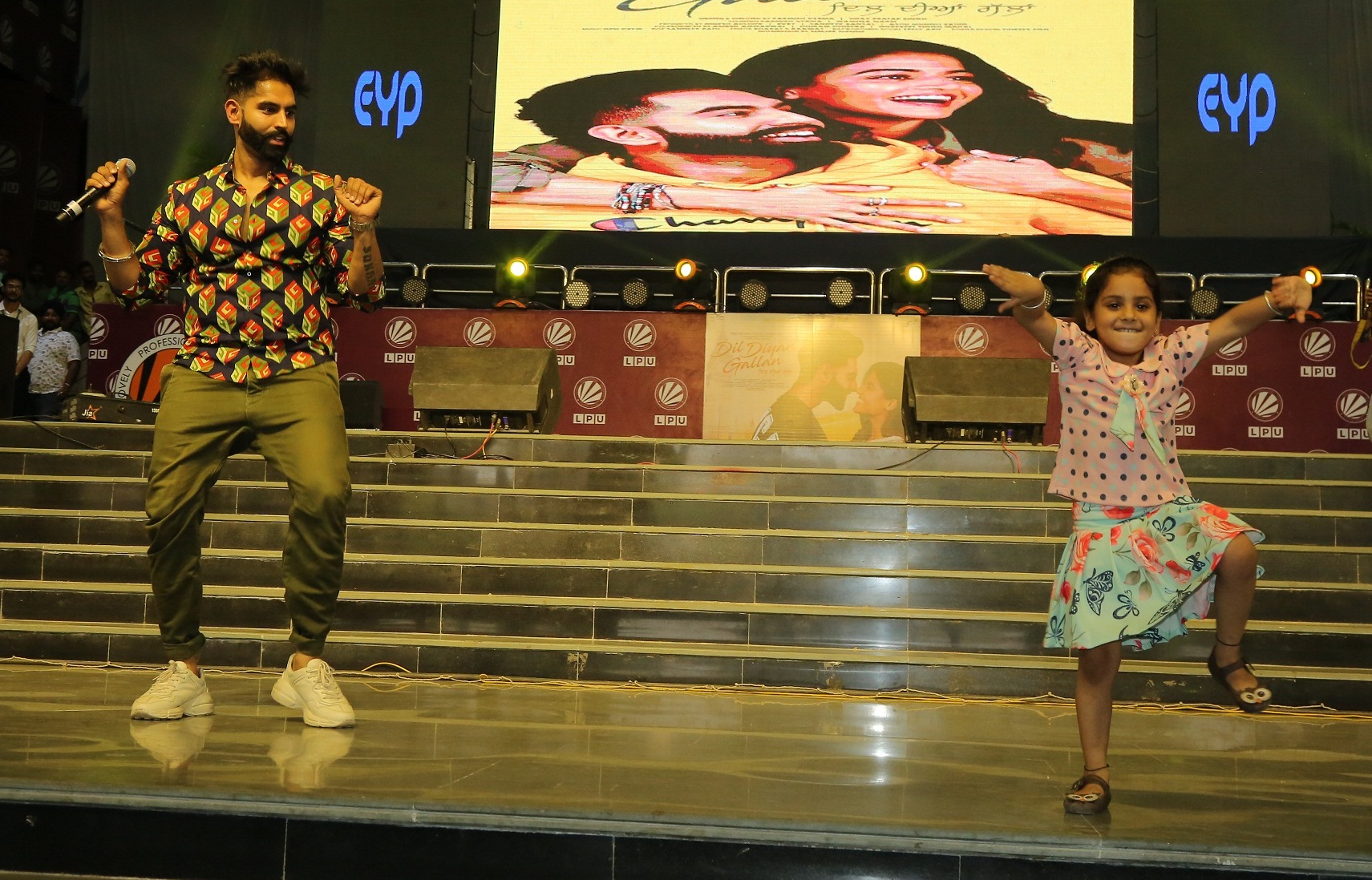 Students of LPU performing dance on the pollywood songs of Parmish Verma at Lovely Professional University campus (4)