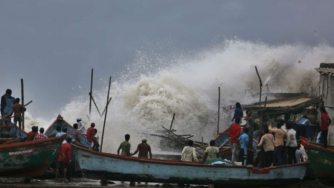 Cyclone Vayu to hit Gujarat Thursday afternoon; three lakh people evacuated