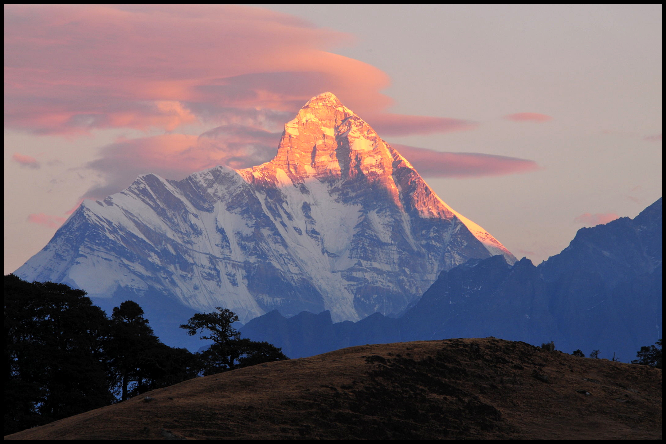 Высокие горы индии. Нанда Деви. Гималаи Нанда Деви. Нанда-Деви гора в Индии. Нанда Деви Гималаи высота.