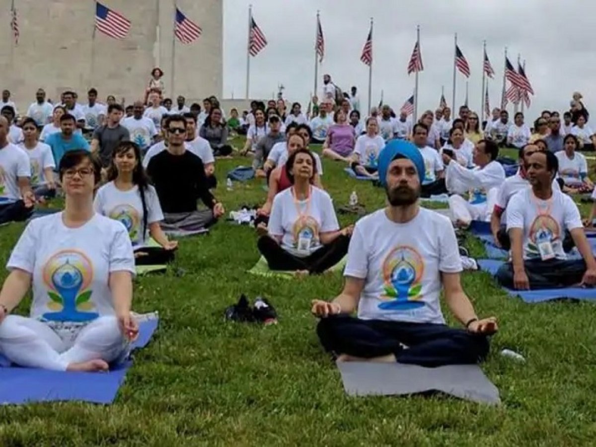 Record 2,500 register for International Yoga Day event at Washington monument