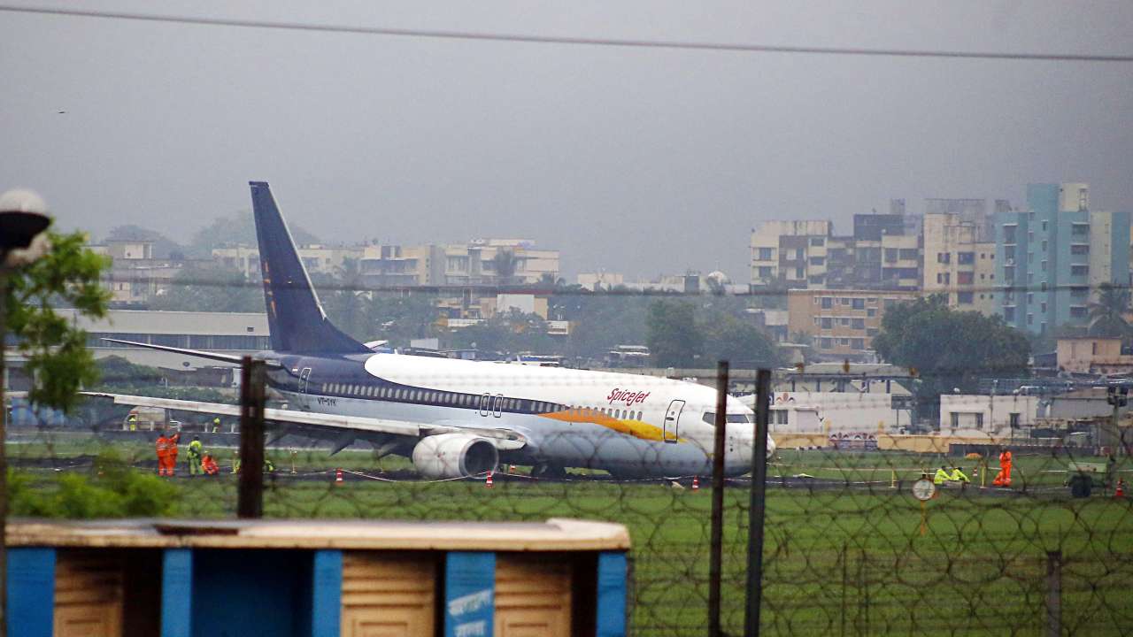 SpiceJet's stranded plane cleared from grass area at Mumbai airport