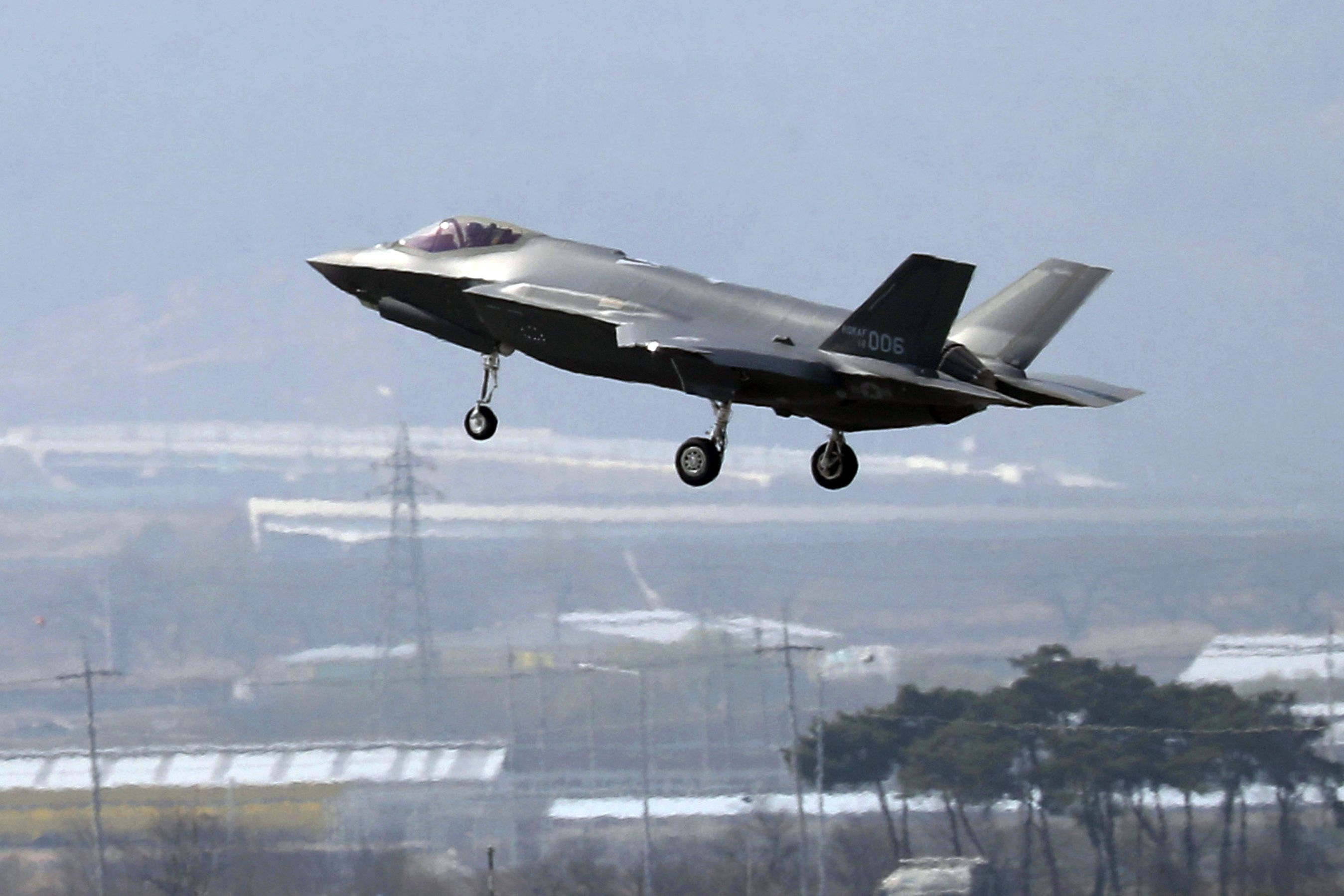 Turkey calls on US to reverse decision on F-35 exclusion