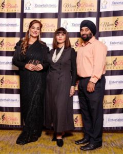 Neeta with emcees Mona Bhalla and Sanjeev Singh