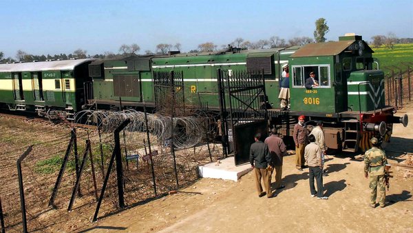 Pakistan closes Samjhauta Express train service with India