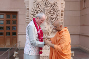 Murphy is greeted at Swaminarayan Akshardham in New Delhi by Pujya Gnanmunidas Swami in a traditional manner