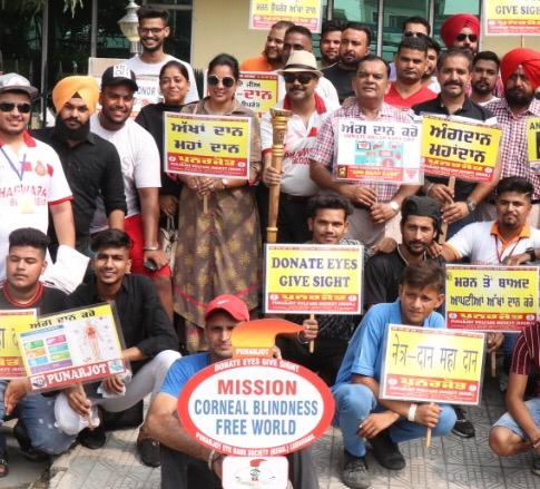 Participants of eye donation awareness rally held by Punarjot Welfare Society during the 34th National Eye Donation Awareness Fortnight. The Society’s international coordinator Ashok Mehra is also seen