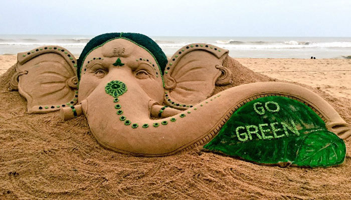 Sand Ganesh with a message 'Say no to single-use plastic'