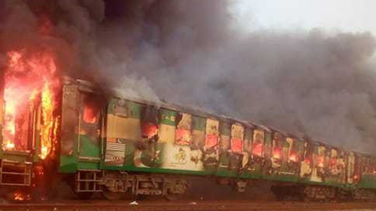 73 killed in massive fire on train in Pakistan