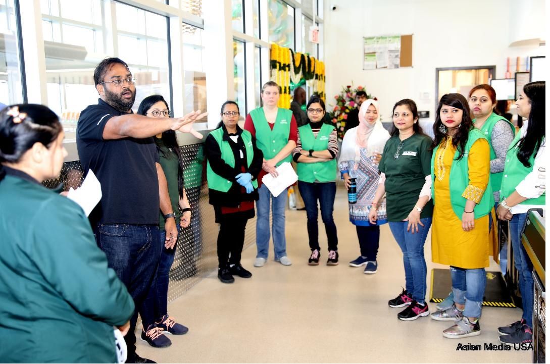 Hundreds flock to Niles Patel Brothers launch IndiaPost