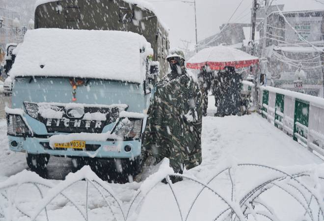 Jammu-Srinagar highway blocked, flights suspended after heavy snowfall in Kashmir