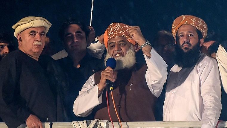 Pak cleric leading anti-govt protest gives PM Imran two-day ultimatum to step down