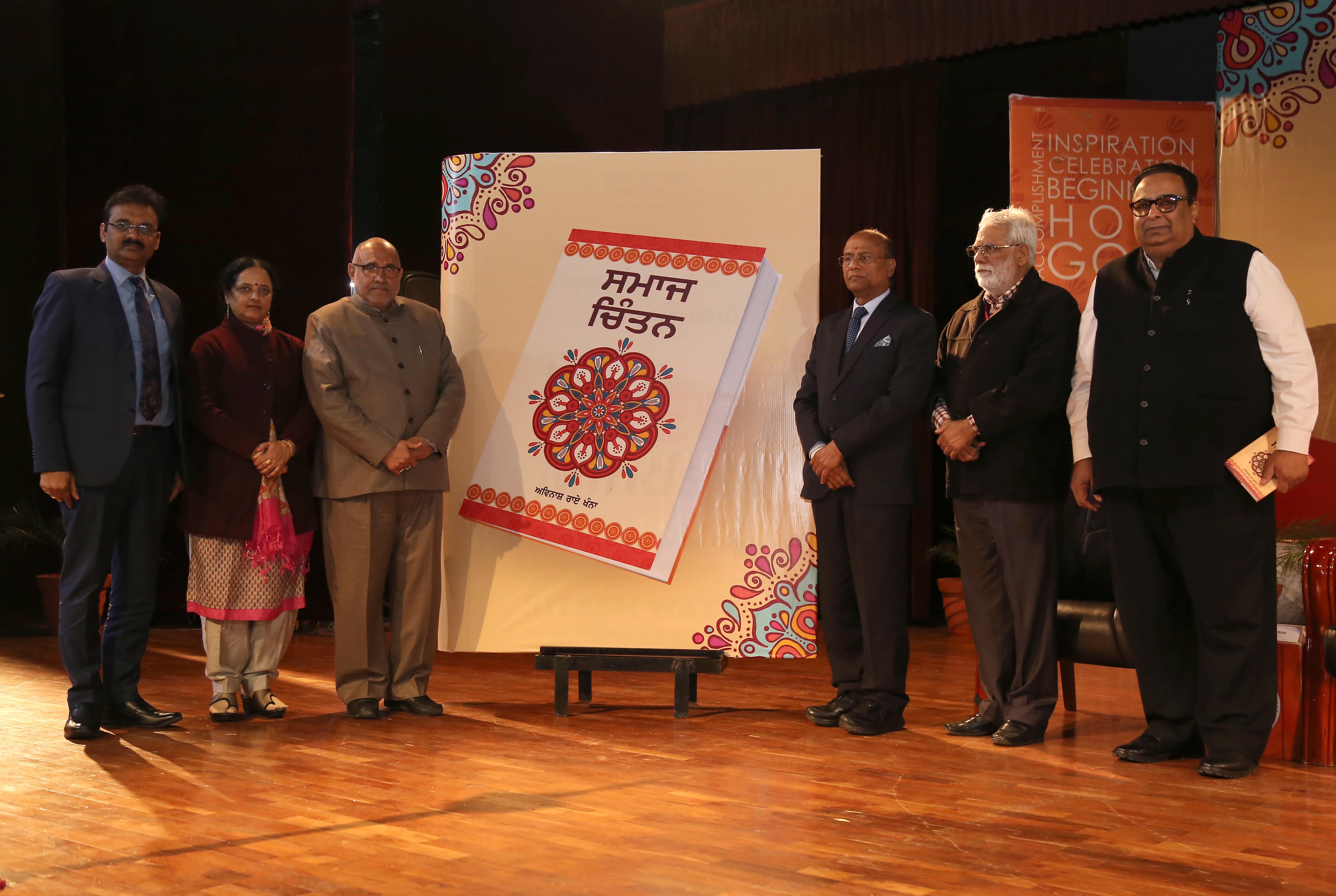 Author Avinash Rai Khanna, Former Chief Sect Sarvesh Kaushal, Lovely Group Chairman Ramesh Mittal, LPU Chancellor Ashok Mittal, Jatinder Pannu and Mrs Meenakshi Khanna on the book r