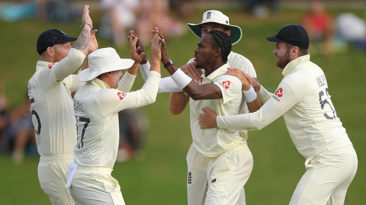 England fight back after relentless South African bowling display