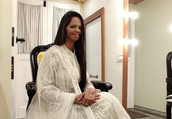 In a powerful campaign video for an online beauty store, acid attack survivor and activist Laxmi Agarwal - who has inspired the recent Bollywood release 'Chhapaak' - gives out the message that she is not defined by make-up.