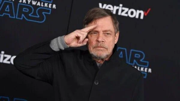 Lifestyle, Facebook, Twitter, Social Media, Instagram, Google, TV, Advertisements, MarkHamill, ElonMusk, Tesla