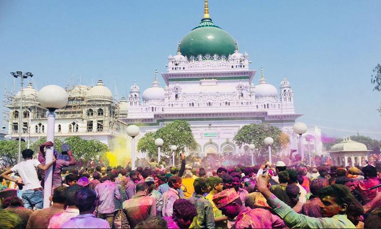 Why Holi in this Dargah in UP is unique