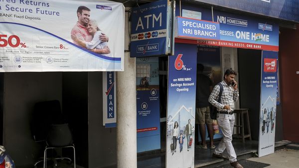 Yes Bank depositors rush to ATMs but most unable to withdraw cash