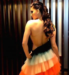 'Bored' Urvashi posts a sexy pic