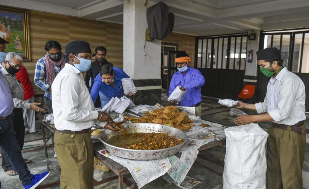 Corona warriors RSS distribute food, ration in Delhi