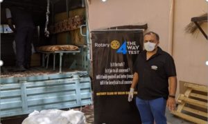 Dr. Sumeet Naroola distributing PPE in Delhi