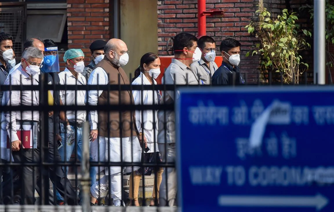 Amit Shah reviews Delhi Covid situation with Kejriwal