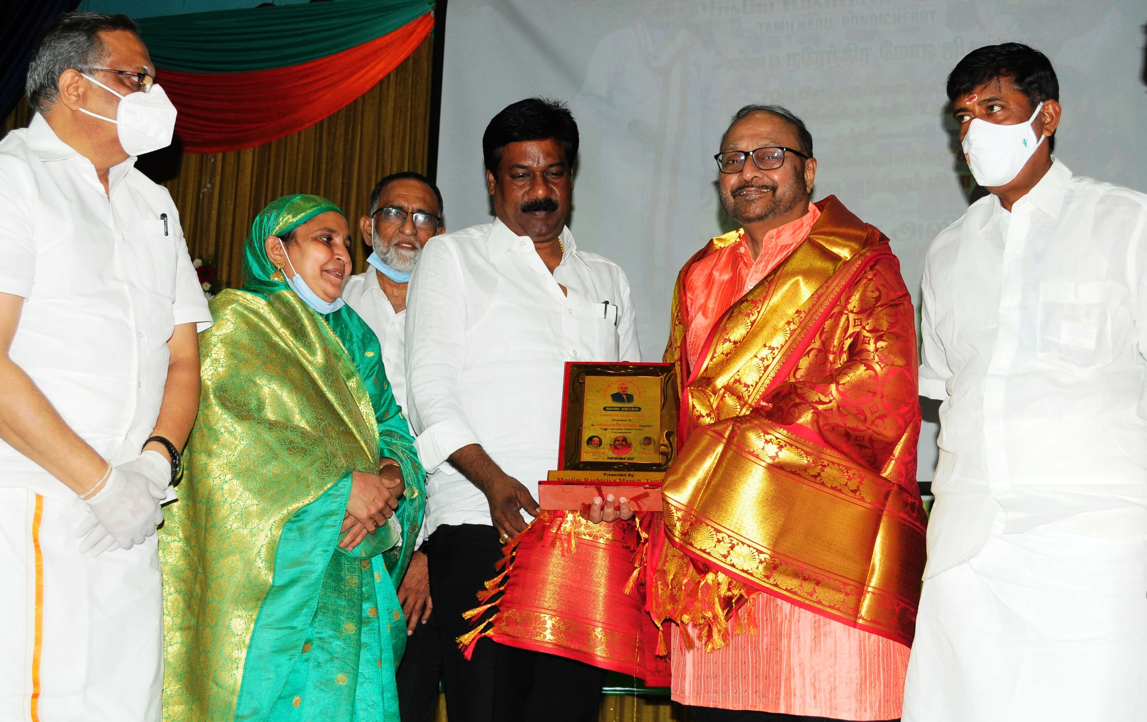 L-R MN Raja, Fathima Ali, Paul Kanakaraj & Dolphin Sridharan honor PSwamy