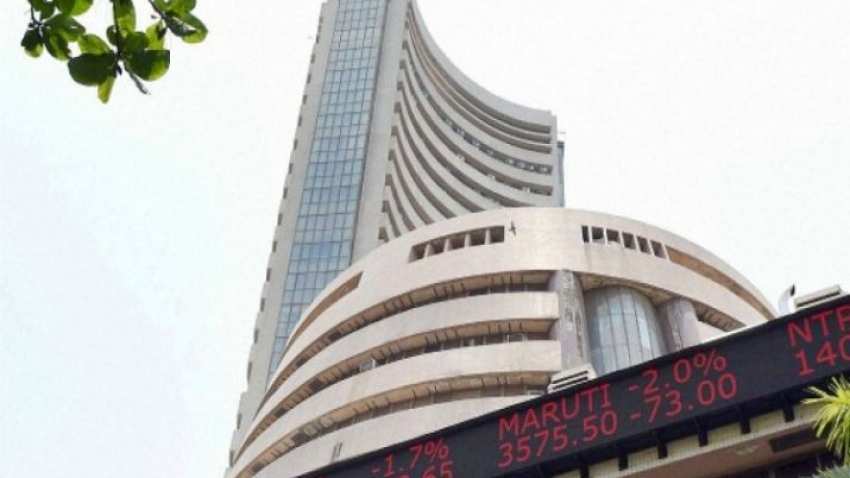 Sensex above 52K mark, banking and financial stocks gain