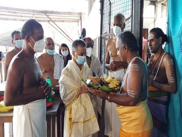 Indian envoy attends Shivratri pooja at Thiruketeeswaram Temple in Sri Lanka